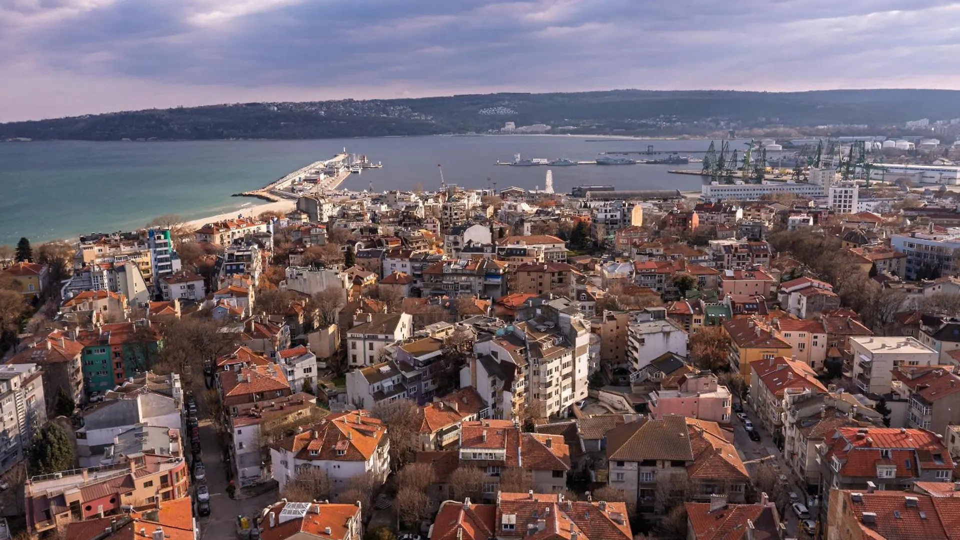 Central Studios With Patio Close To Sea Varna Bulgaria