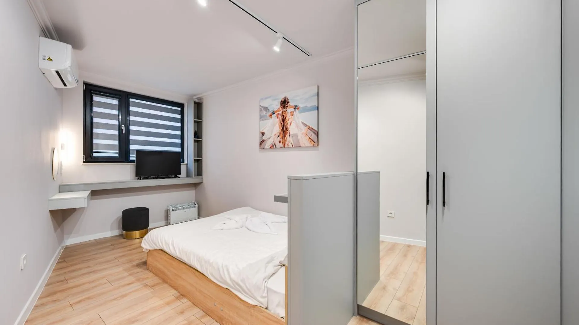 Central Studios With Patio Close To Sea Varna Apartment