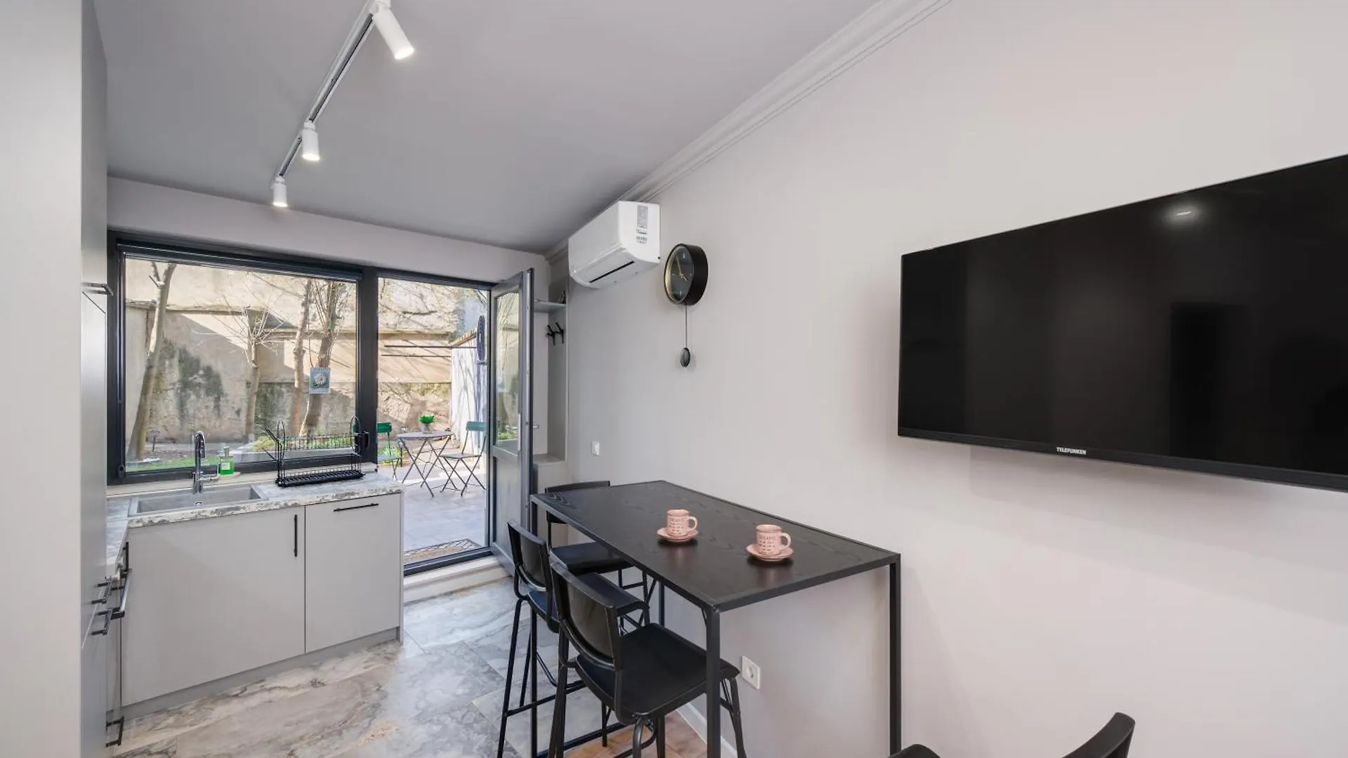 Central Studios With Patio Close To Sea Varna 0*,